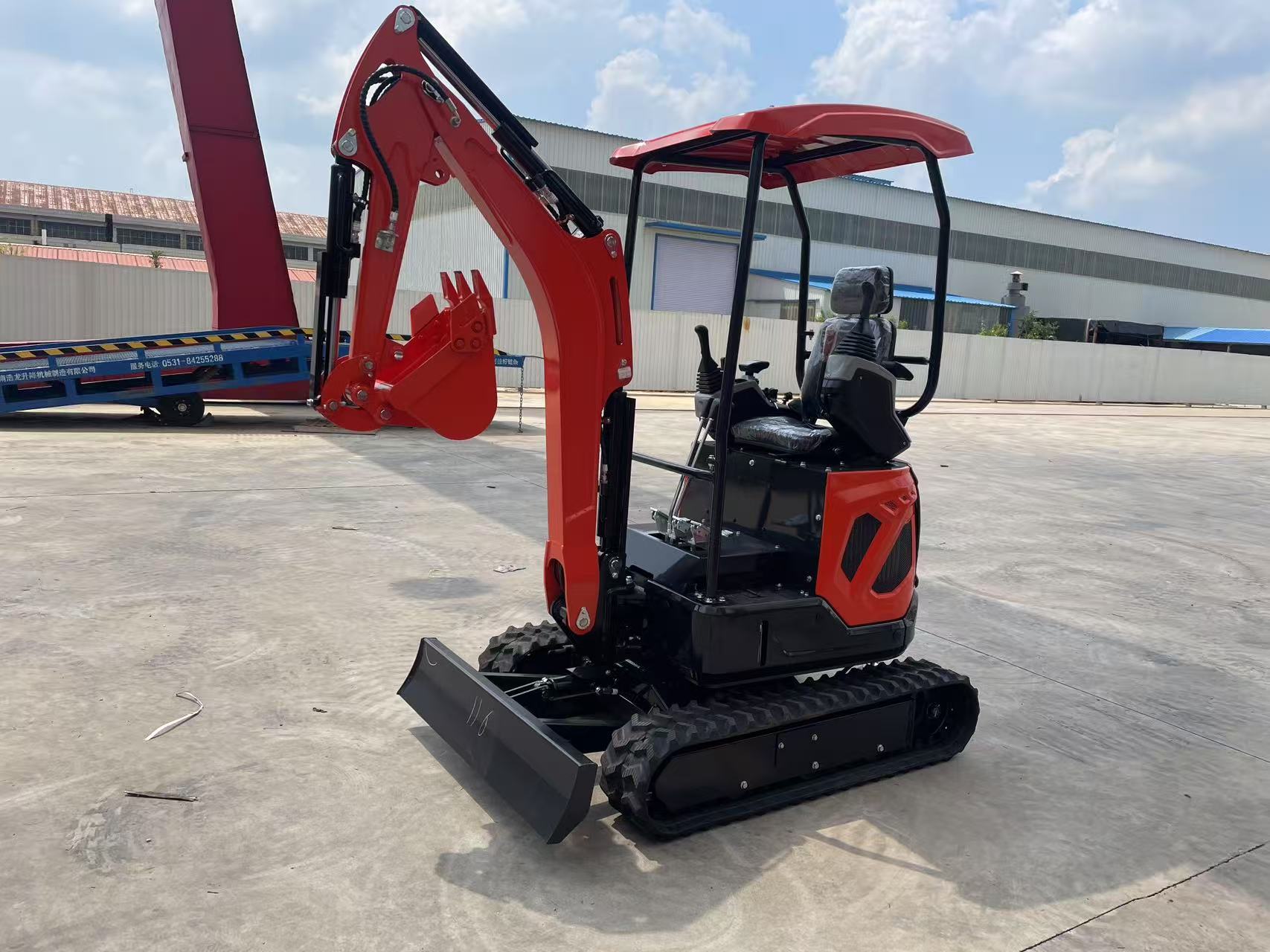 Mini-pelle Condor E18 - Vue 3